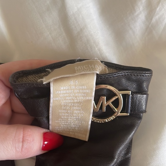Michael Kors leather gloves - Picture 3 of 3